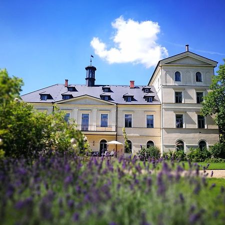 Chateau Mcely Luaran gambar