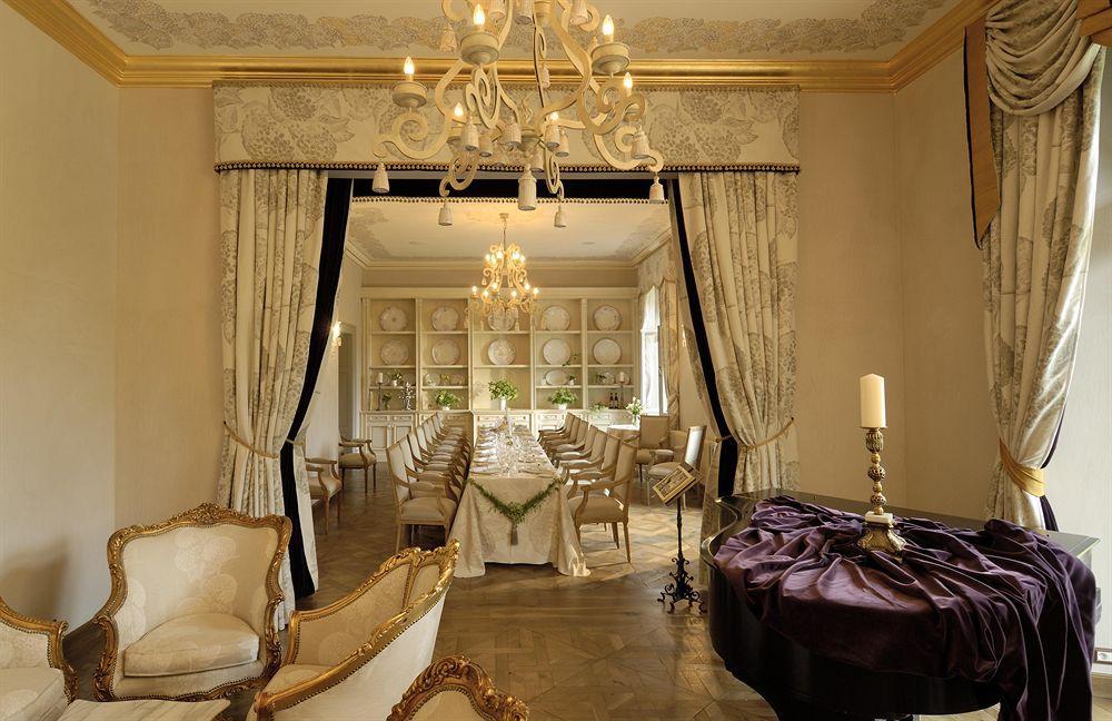 Chateau Mcely Restoran gambar