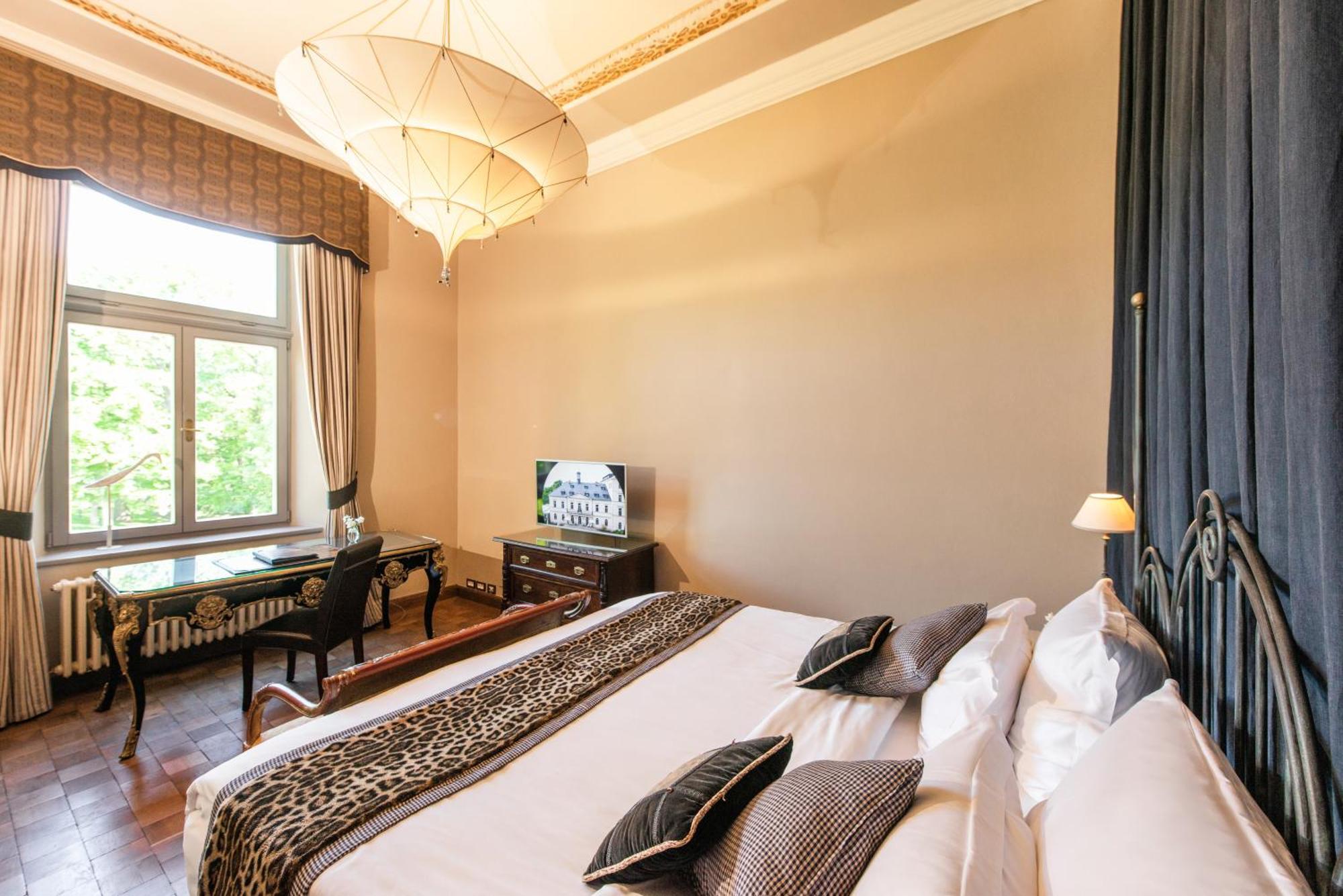 Chateau Mcely Luaran gambar