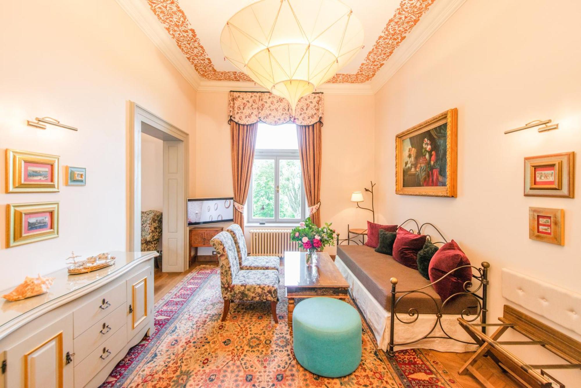 Chateau Mcely Luaran gambar