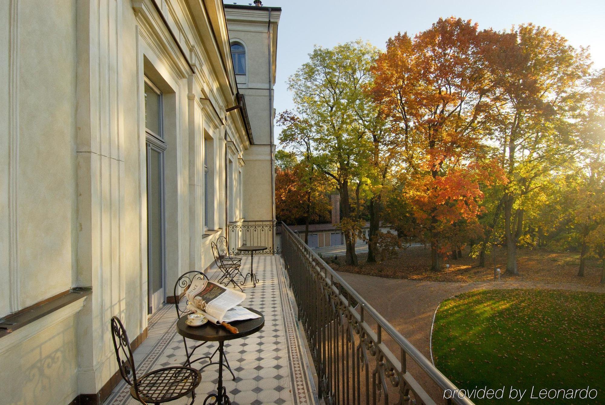 Chateau Mcely Luaran gambar